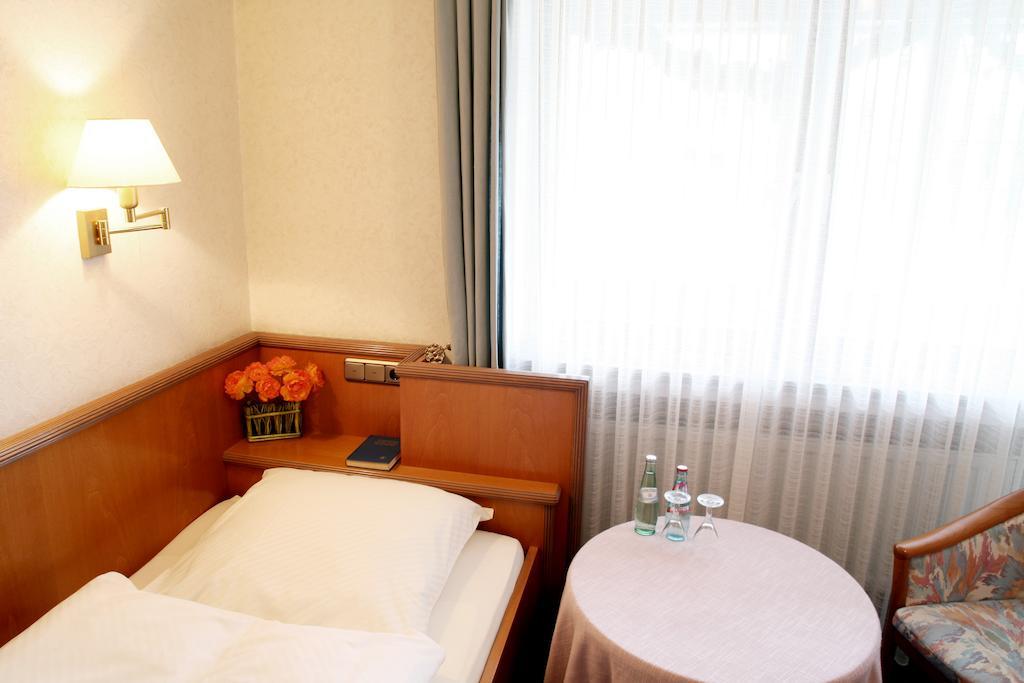 Batzenhaus Hotel Bad Soden am Taunus Ruang foto